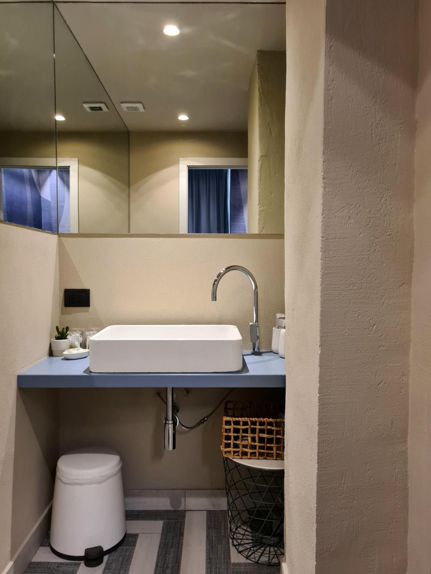 Serendipity Rooms - Navigli Милан Экстерьер фото