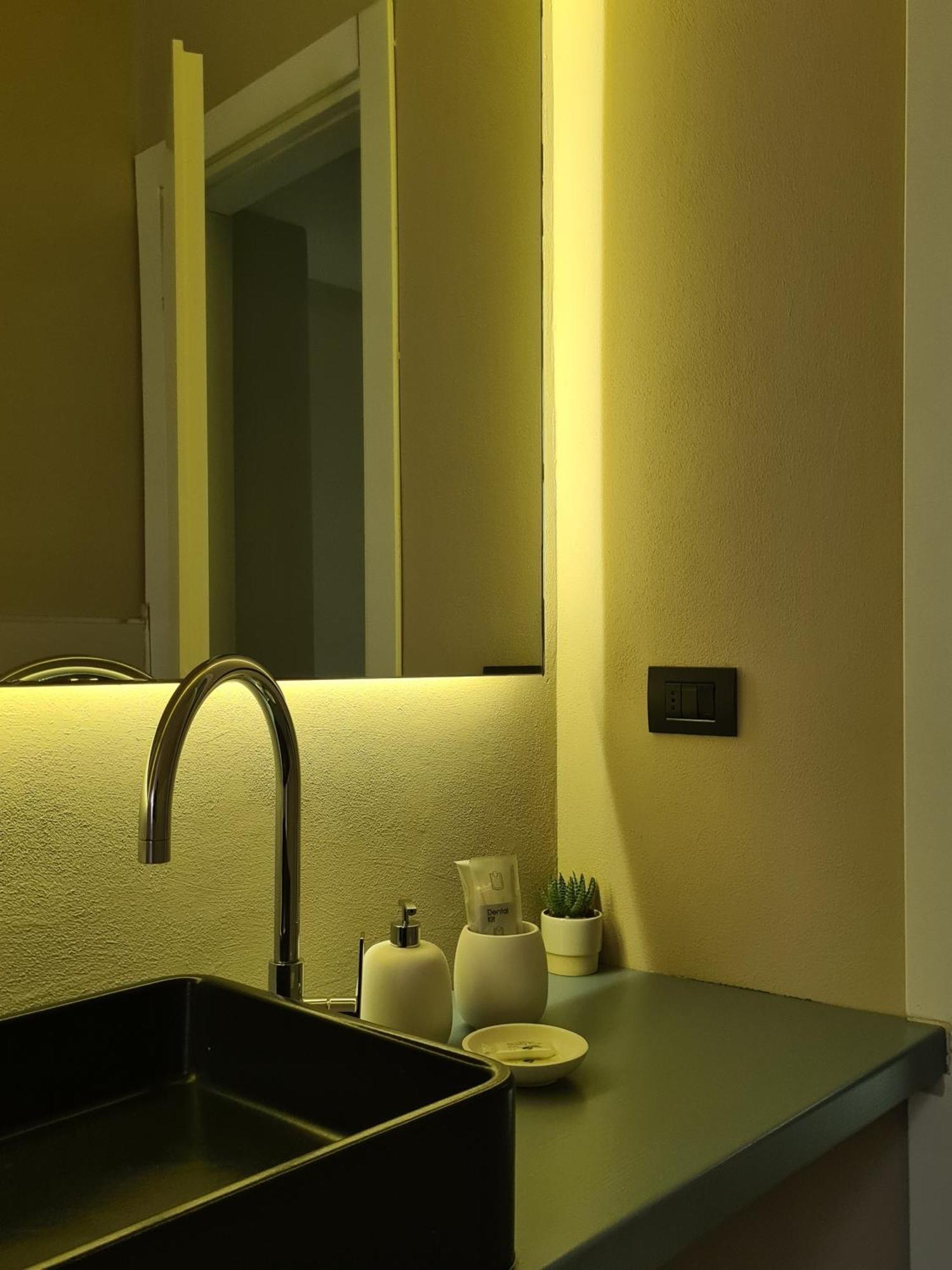 Serendipity Rooms - Navigli Милан Экстерьер фото